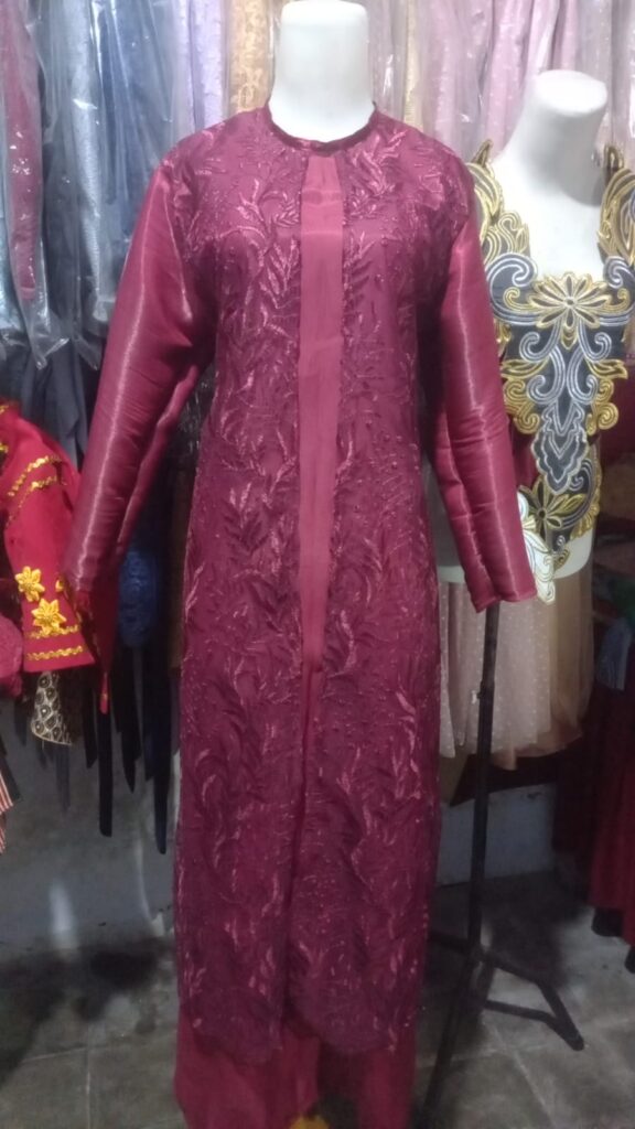 Gamis Among Tamu Maroon